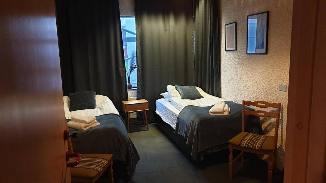 The Bank Sleeping Guesthouse Neskaupstadur Экстерьер фото
